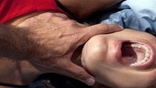 رجل يقتل زوجته من أجل عشيقه الشاذ وهاتف ايفون يفضحه ويكشف جريمته