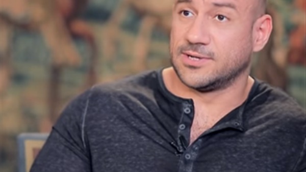 أحمد مكى عن فترة مرضه: خليتنى أعيد النظر والتفكير في حياتى كلها (فيديو)