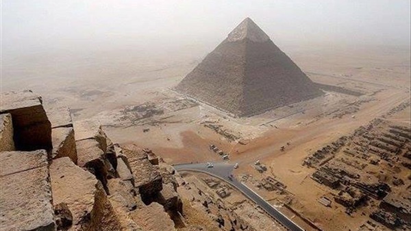 أول رد لـوزارة الآثار علي الفيديو الإباحي لواقعة هرم خوفو