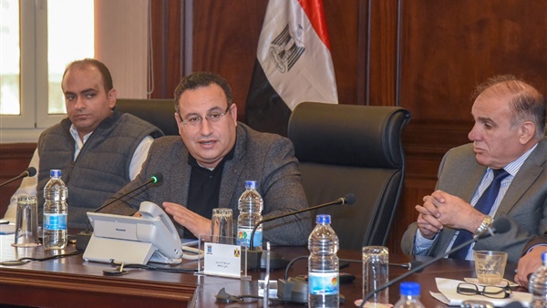 محافظ الإسكندرية يناقش مع أعضاء النواب وضع منظومة الصحة (صور)