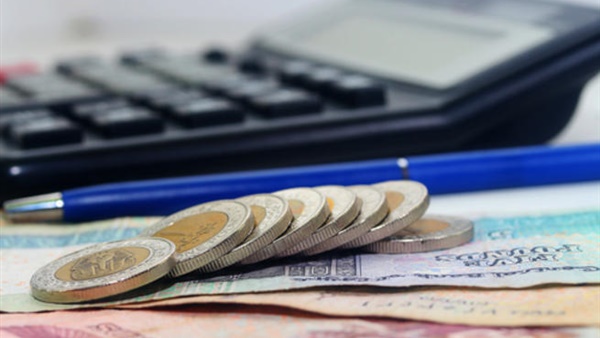 بعد تقرير فيتش.. مخاطر تواجه الاقتصاد المصري بسبب الديون.. خبراء: إطالة الأجل مهم للحفاظ على الإصلاح