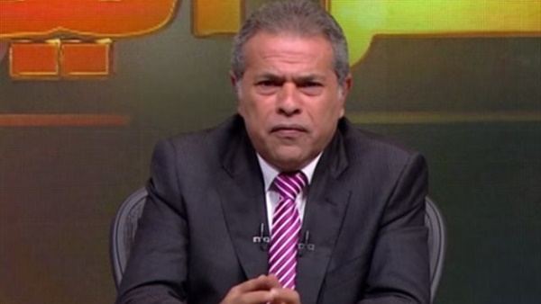 توفيق عكاشة لجمهوره: أبوس رجليكم تابعوا البرنامج بتاعي (فيديو)