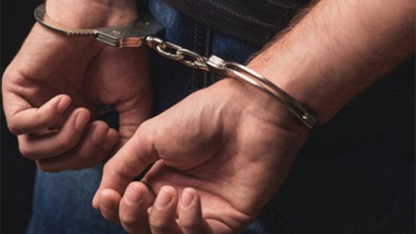 القبض على سائق وعامل أثناء تنقيبهما عن الذهب بطريق مرسى علم / إدفو