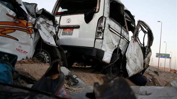 إصابة سائق بحادث تصادم بين سيارتين نقل وأجرة بصحراوي المنيا