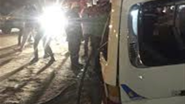 بالأسماء.. إصابة ٨ أشخاص بانقلاب سيارة ميكروباص علي طريق بورسعيد دمياط