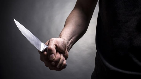 عامل يقتل ابنه شقيقته طعنا بسكين بسبب سؤء سلوكها في روض الفرج