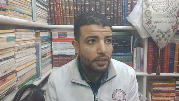 سور الأزبكية.. قبلة الكُتاب يتحول إلى ملاذ للباعة الجائلين (فيديو)