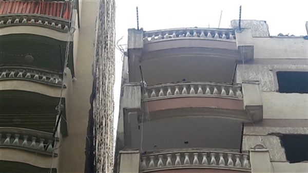 رئيس حي أول المحلة: إزالة عقار أبو راضى المائل لأنه يهدد 10 أبراج مجاورة