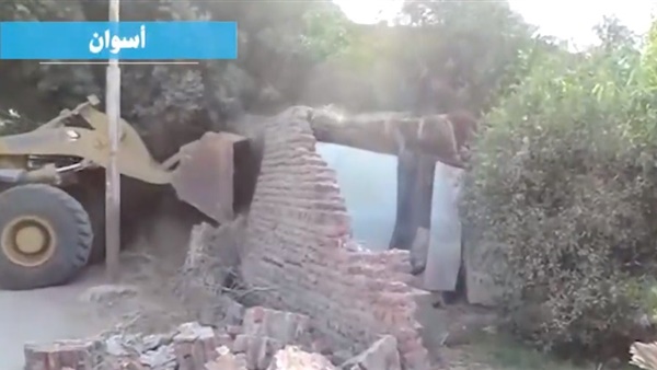 الأجهزة الإدارية تطيح بالتعديات على أراضي أملاك الدولة والزراعية (فيديو)