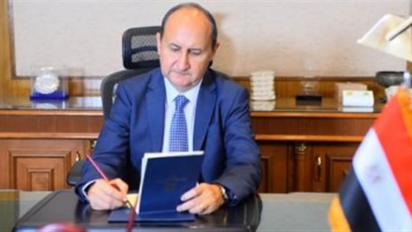 وزير التجارة يمنح منتجي ومستوردي عدة سلع مهلة لتوفيق أوضاعهم