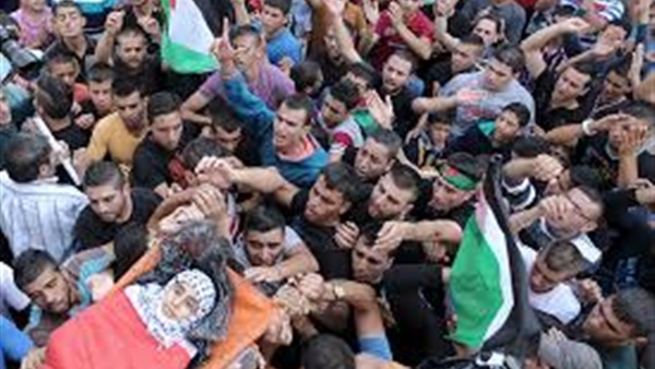 الآلاف يشيعون جثمان طفل فلسطيني استشهد برصاص جيش الاحتلال شرقي غزة