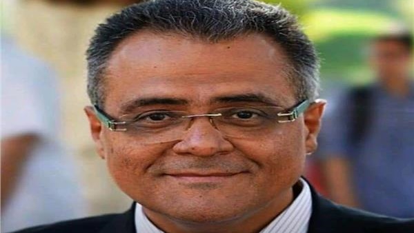 اختيار نائب جامعة عين شمس عضواً بالجمعية الأمريكية لجراحة المخ والأعصاب