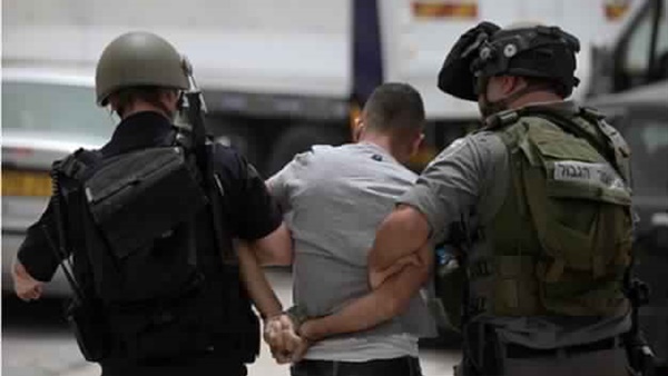 جيش الإحتلال يواصل غطرسته ويعتقل 12 فلسطينيا بالضفة الغربية