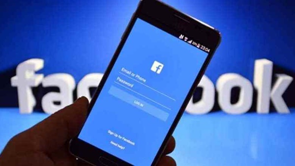 توقف فيس بوك بسبب فرض أموال على مستخدميه.. الرسائل المزيفة تجتاح الموقع الأزرق