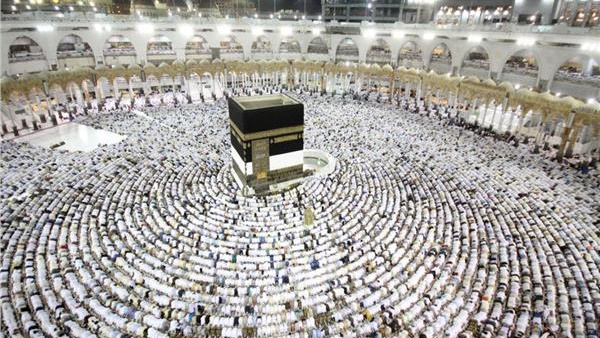 السياحة تستعرض آخر مستجدات موسمي العمرة والحج