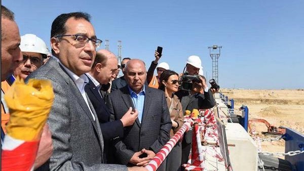 رئيس الوزراء يتفقد عددًا من المشروعات والمصانع بالمنطقة الاقتصادية لقناة السويس