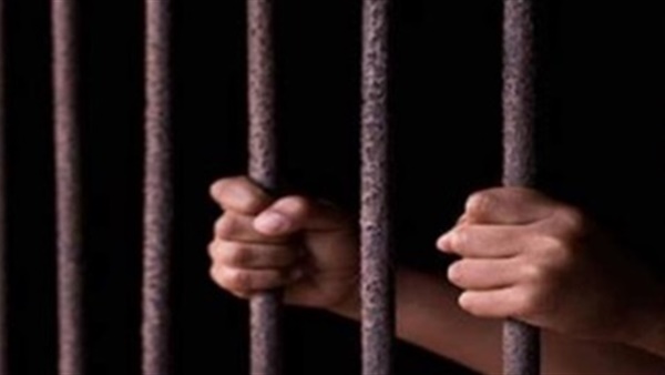 حبس عاطل لحيازته 4 قطع سلاح نارى في عين شمس