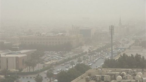 رياح مثيرة للأتربة وسقوط أمطار