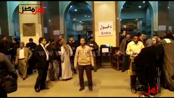 رئيس هيئة السكة الحديد يتابع بدء تطبيق الغرامة المالية داخل محطة مصر (فيديو)