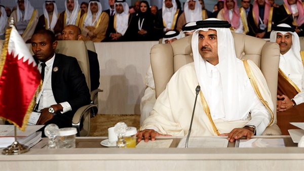 مغادرة أمير قطر للقمة العربية