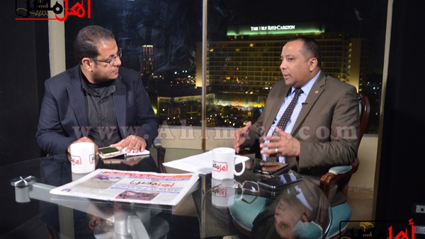 محرر "أهل مصر" مع المتحدث باسم مترو