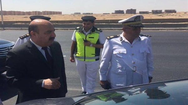 مدير المرور يرافق الخدمات المرورية على الطرق السريعة
