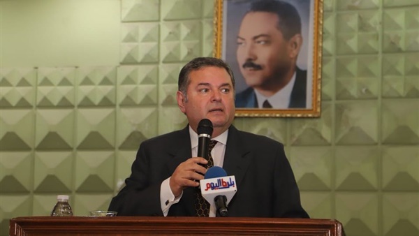 هشام توفيق وزير قطاع الأعمال العام