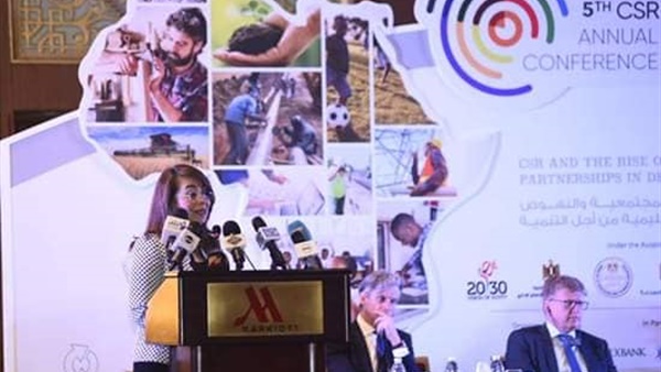غادة والي: إنشاء وحدة للمسئولية المجتمعية للتعامل مع القطاع الخاص