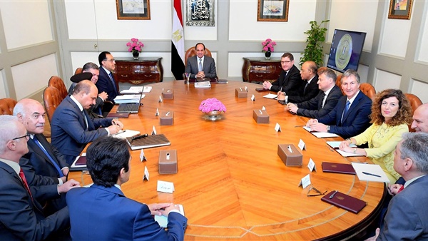 السيسى يكلف بالاستعانة بالخبرات العالمية في رفع كفاءة مصانع الغزل والنسيج