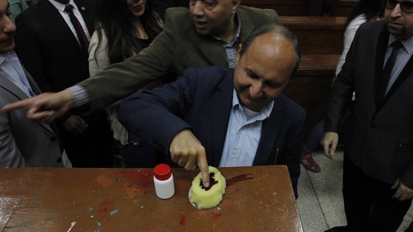 وزير التجارة يدلى بصوته في استفتاء الدستور  2019