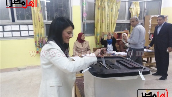 وزيرة السياحة تدلي بصوتها في الاستفتاء على التعديلات الدستورية 2019