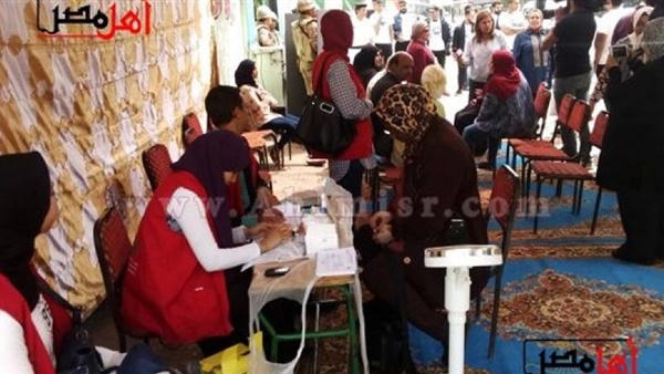 زوجان من الصم والبكم يشاركان في استفتاء الدستور 2019 بالمطرية