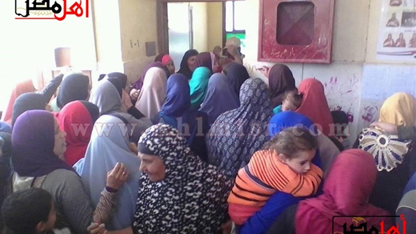 آلام الولادة تفاجئ سيدة داخل لجنة استفتاء دستور 2019 ببني سويف.. وتؤكد: هسمي المولود السيسي