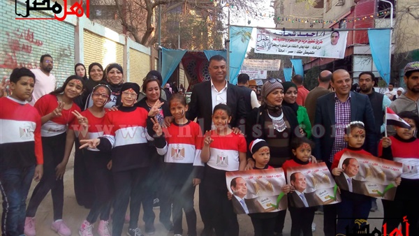 استفتاء دستور 2019.. عائلة علم مصر بإمبابة تشعل المصريين بهتافات تحيا مصر