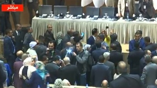 اشتباكات بالأيدي بين أعضاء جبهة التحرير الوطنية بالجزائر