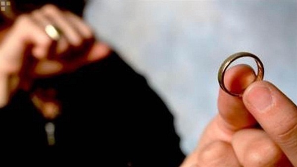 ريهام تطلب الخلع: يعاملني كالبهيمة أثناء العلاقة