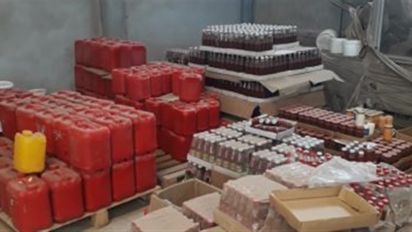 ضبط مصنع مواد غذائية غير مرخص في أكتوبر