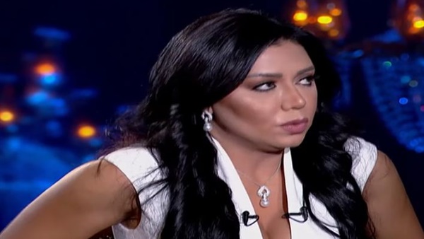 رانيا يوسف تهدد شيخ الحارة بالانسحاب بسبب طليقها (فيديو)