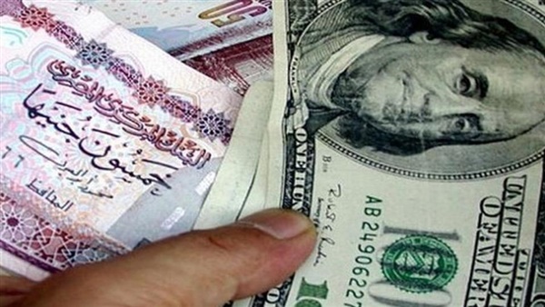 وكالات الأنباء العالمية تتحدث عن صحوة الجنيه مقابل الدولار لأول مرة في عامين