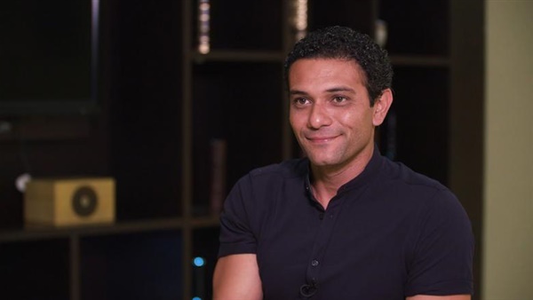 آسر ياسين يضرب رامز في الشلال بـ الخوذة