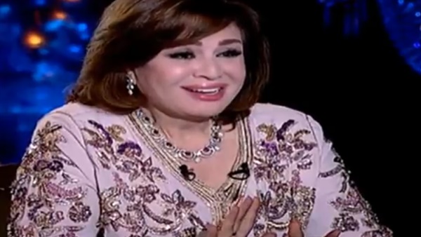 إلهام شاهين لـ بسمة وهبة: أنا بعتنق كل الأديان (فيديو)
