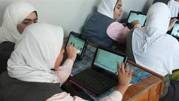 بدء امتحان الاحياء اولى ثانوي 2019 الترم الثاني وسط ترقب لمنظومة التابلت