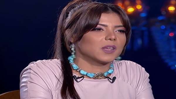 ناهد السباعي: لو لبست فستان مفتوح لازم يكون عريان يا من فوق يا من تحت (فيديو)