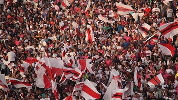 شاهد كيف واجه جمهور الزمالك الحر والصيام للحصول على تذاكر مباراة نهضة بركان (فيديو)