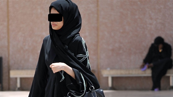 جبروت امرأة.. زوجة تغافل زوجها وتهرب مع حلاق بصحبة رضيعتها في بني سويف