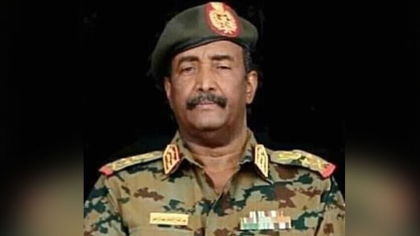 رئيس المجلس السوداني للسيسى: لا علاقات مع أي دول تضر بمصالح مصر والخليج