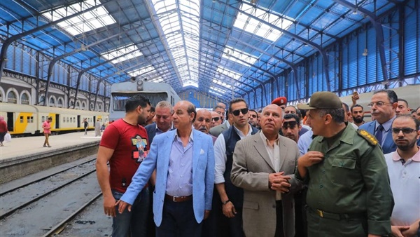 وزير النقل: إلغاء تصاريح السفر المجانية للعاملين بالسكة الحديد داخل القطارات