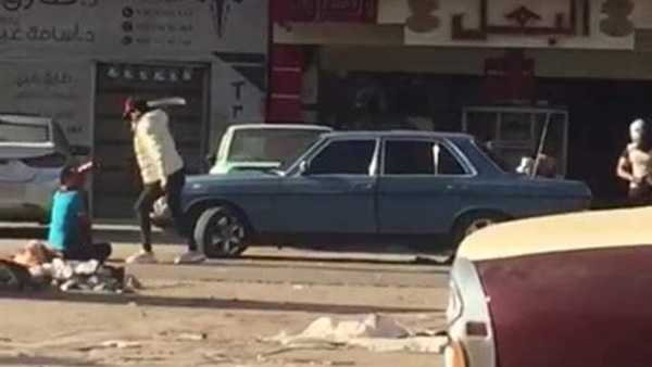 شخصين اعتدوا على شاب بالأسلحة البيضاء