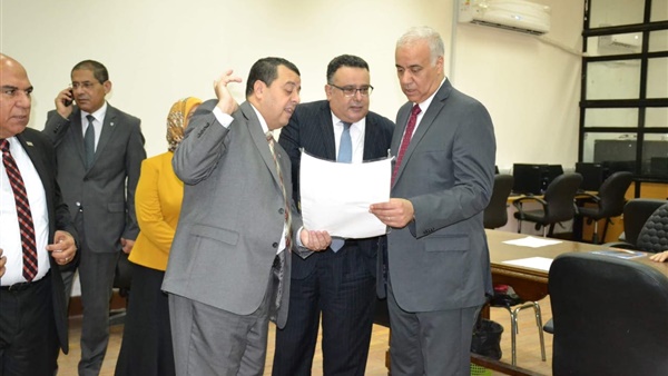 رئيس جامعة الإسكندرية: نعمل على تذليل العقبات للطلاب لتيسير عملية الامتحانات