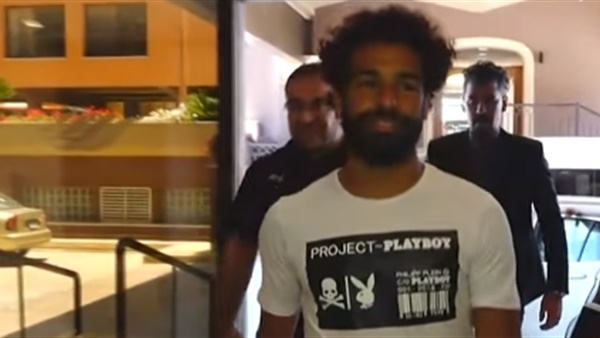 سيارة وبودي جارد وغرفة.. محمد صلاح VIP في معسكر المنتخب
